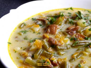 Zdjęcie - Zupa z kurkami i fasolką szparagową - wegeteriańska - Przepisy kulinarne ze zdjęciami