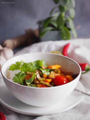 Zdjęcie - Czerwone curry z rybą, fasolką i batatami / Red curry with fish, beans and sweet potato - Przepisy kulinarne ze zdjęciami