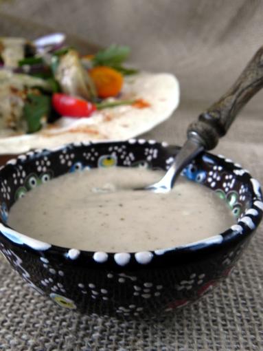 Zdjęcie - Sos sezamowy z tahini i syropem klonowym - Przepisy kulinarne ze zdjęciami