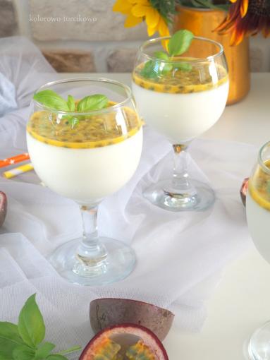Zdjęcie - Panna cotta  jogurtowa z marakują - Przepisy kulinarne ze zdjęciami