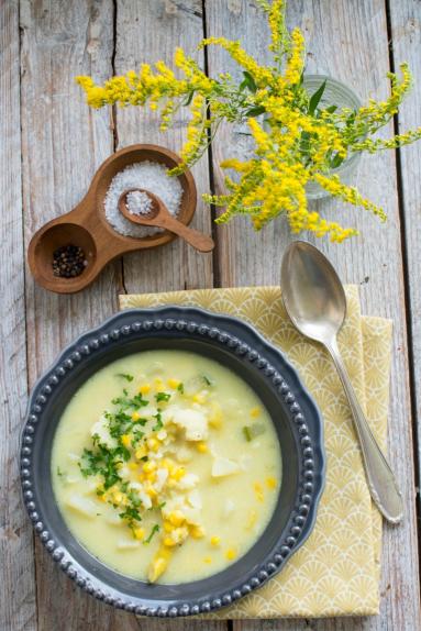 Zdjęcie - Zupa kalafiorowa z kukurydzą - Przepisy kulinarne ze zdjęciami