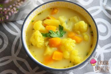 Zdjęcie - Zupa z dynią, kalafiorem, ziemniakiem i kurkumą - Przepisy kulinarne ze zdjęciami