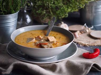 Zdjęcie - Pikantna zupa grzybowa z łososiem / Spicy mushroom soup with salmon - Przepisy kulinarne ze zdjęciami