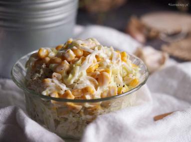 Zdjęcie - Surówka z pora z kukurydzą / Leek and corn salad - Przepisy kulinarne ze zdjęciami