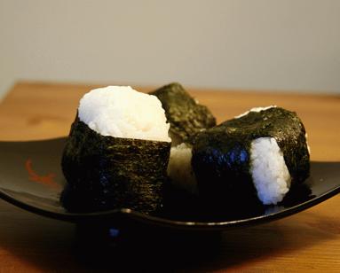 Zdjęcie - Onigiri - kanapka po  japońsku  - Przepisy kulinarne ze zdjęciami