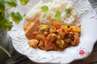 Zdjęcie - Stir - Fry z kurczakiem, ananasem i chili - Przepisy kulinarne ze zdjęciami