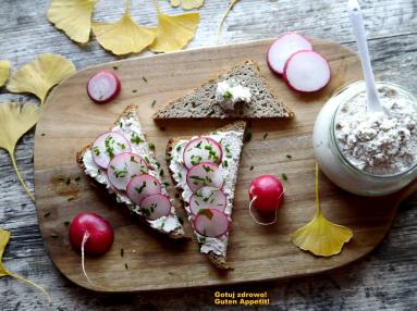 Zdjęcie - Pasta słonecznikowa z chrzanem - Przepisy kulinarne ze zdjęciami