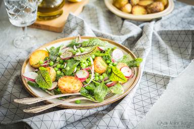 Zdjęcie - Letnia sałatka ze szpinaku i ziemniaków - Przepisy kulinarne ze zdjęciami