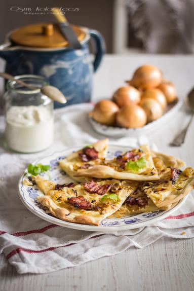 Zdjęcie - Flammkuchen – niemiecki placek chlebowy z cebulą i boczkiem - Przepisy kulinarne ze zdjęciami