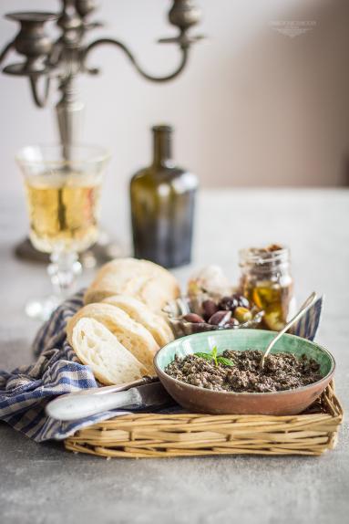 Zdjęcie - Włoska tapenada z oliwek i anchois - Przepisy kulinarne ze zdjęciami