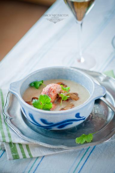 Zdjęcie - Zupa pieczarkowa z klopsikami z indyka - Przepisy kulinarne ze zdjęciami