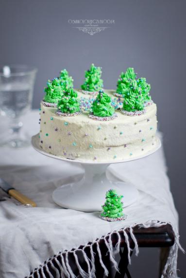 Zdjęcie - Świąteczny tort korzenno – marcepanowy - Przepisy kulinarne ze zdjęciami