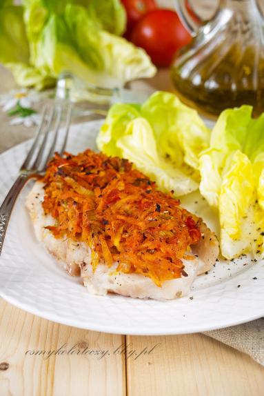 Zdjęcie - Lekki morszczuk pod warzywami - Przepisy kulinarne ze zdjęciami