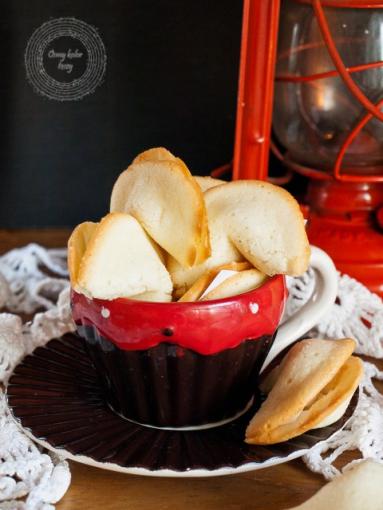 Zdjęcie - Chińskie ciasteczka z wróżbą. - Przepisy kulinarne ze zdjęciami