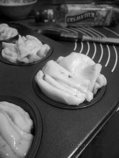 Zdjęcie - Parmezanowe muffiny o smaku włoskiej pizzy – „monkey muffins”. - Przepisy kulinarne ze zdjęciami