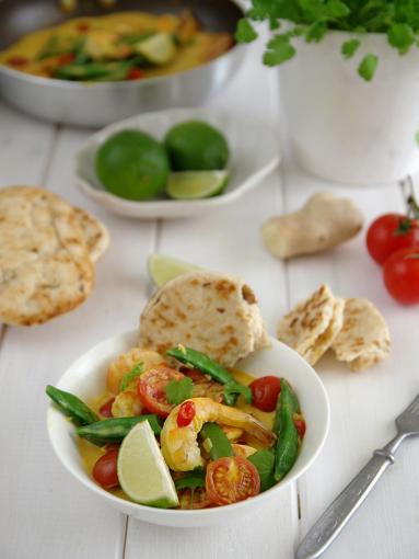 Zdjęcie - Curry z mlekiem kokosowym i krewetkami - Przepisy kulinarne ze zdjęciami