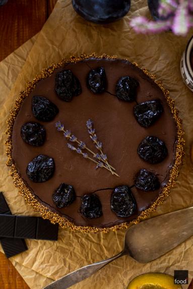 Zdjęcie - Tarta z suszonymi śliwkami i czekoladą - Przepisy kulinarne ze zdjęciami