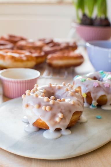 Zdjęcie - Idealny doughnut czyli amerykański pączek - Przepisy kulinarne ze zdjęciami