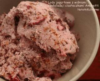 Zdjęcie - Wiśniowe lody jogurtowe z czekoladą i ciasteczkami amaretti - Przepisy kulinarne ze zdjęciami