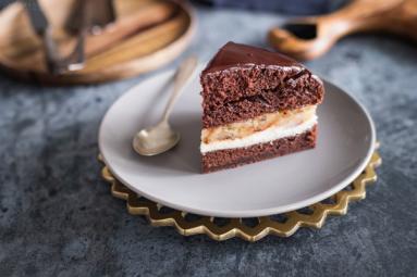 Zdjęcie - Ciasto czekoladowe z karmelizowanymi bananami - Przepisy kulinarne ze zdjęciami