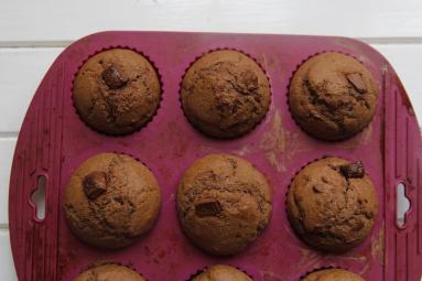 Zdjęcie - Czekoladowe muffiny z kremem bananowym - Przepisy kulinarne ze zdjęciami