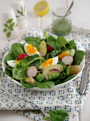 Zdjęcie - Sałatka z ziemniakami i jajkiem - Przepisy kulinarne ze zdjęciami