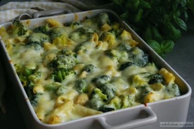 Zdjęcie - Zapiekanka makaronowa z brokułami i kurczakiem - Przepisy kulinarne ze zdjęciami
