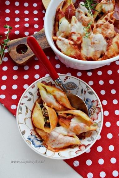 Zdjęcie - Muszle makaronowe zapiekane z kurczakiem i szpinakiem - Przepisy kulinarne ze zdjęciami