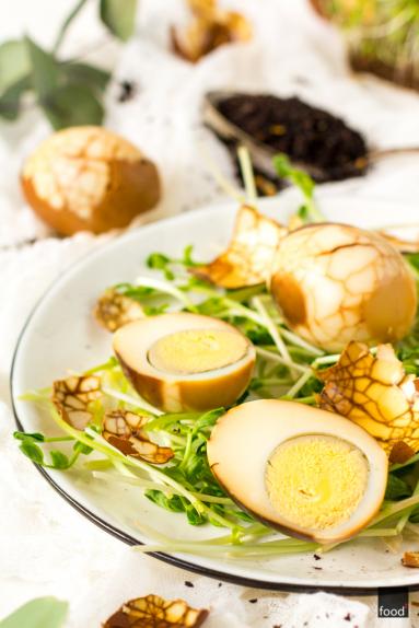 Zdjęcie - Chińskie marmurkowe jajka gotowane w herbacie - Przepisy kulinarne ze zdjęciami