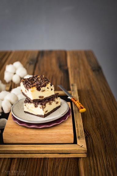 Zdjęcie - Sernik królewski – niezawodny przepis na sernik na kakaowym kruchym spodzie - Przepisy kulinarne ze zdjęciami
