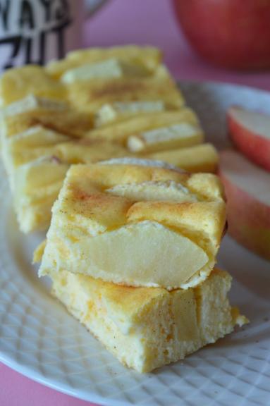 Zdjęcie - Zapiekanka serowa z  jabłkami - Przepisy kulinarne ze zdjęciami