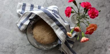 Zdjęcie - Chleb pszenno-orkiszowy na zakwasie z nasionami chia - Przepisy kulinarne ze zdjęciami