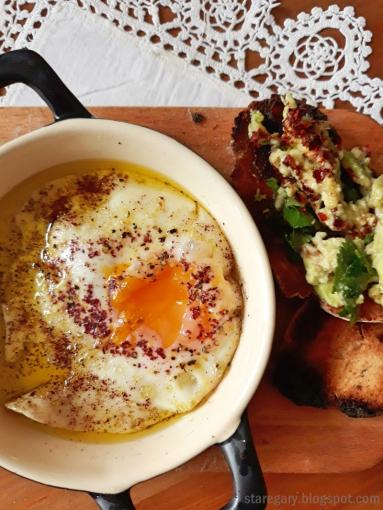 Zdjęcie - Jajka pieczone w oliwie - Przepisy kulinarne ze zdjęciami