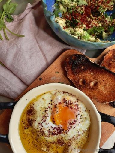 Zdjęcie - Jajka pieczone w oliwie - Przepisy kulinarne ze zdjęciami