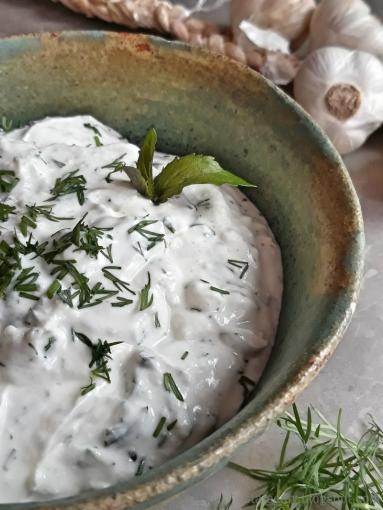 Zdjęcie - Turecki sos jogurtowy haydari - Przepisy kulinarne ze zdjęciami