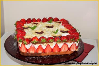Zdjęcie - Tort truskawkowy - Przepisy kulinarne ze zdjęciami