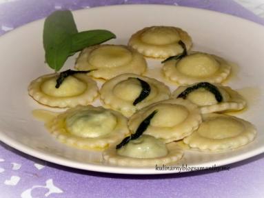 Zdjęcie - Ravioli z masłem szałwiowym - Przepisy kulinarne ze zdjęciami