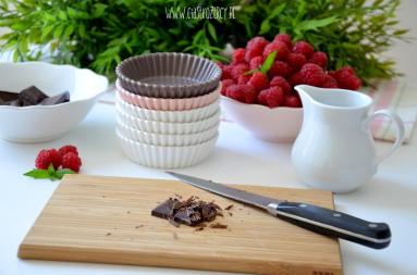 Zdjęcie - Czekoladowe tarteletki z malinami - Przepisy kulinarne ze zdjęciami