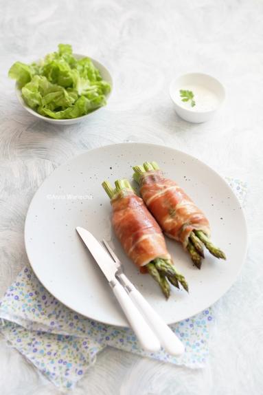 Zdjęcie - Roladki drobiowe ze szparagami - Przepisy kulinarne ze zdjęciami