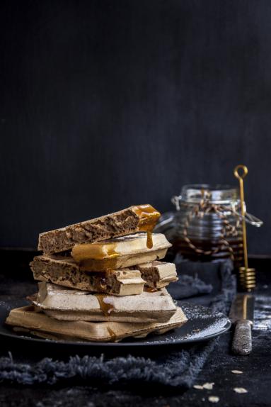 Zdjęcie - Wysokobłonnikowe gofry z miodem gryczanym - Przepisy kulinarne ze zdjęciami