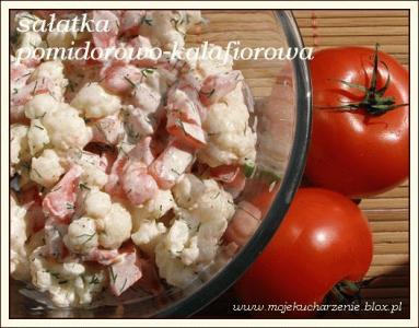 Zdjęcie - Sałatka pomidorowo-kalafiorowa z czosnkową nutą  - Przepisy kulinarne ze zdjęciami