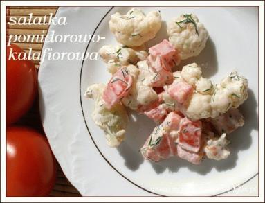 Zdjęcie - Sałatka pomidorowo-kalafiorowa z czosnkową nutą  - Przepisy kulinarne ze zdjęciami