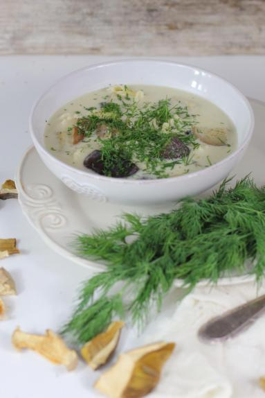 Zdjęcie - Zupa grzybowa na maślance - Przepisy kulinarne ze zdjęciami