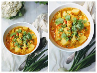 Zdjęcie - Curry z pieczonego kalafiora z ziemniakami i ciecierzycą - Przepisy kulinarne ze zdjęciami