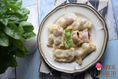 Zdjęcie - Pierogi z czereśniami i sosem z białej czekolady - Przepisy kulinarne ze zdjęciami