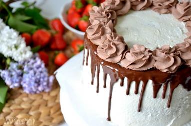 Zdjęcie - Tort czekoladowo truskawkowy - Przepisy kulinarne ze zdjęciami