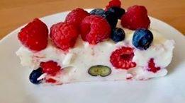 Zdjęcie - Deser jagodowy bez pieczenia (Ягідний торт без випічки) - Przepisy kulinarne ze zdjęciami