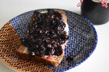 Zdjęcie - Domowy dżem z wiśni i dżem z czarnych porzeczek - Przepisy kulinarne ze zdjęciami
