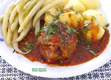Zdjęcie - Udka kurczaka pieczone w sosie pomidorowo-paprykowym - Przepisy kulinarne ze zdjęciami