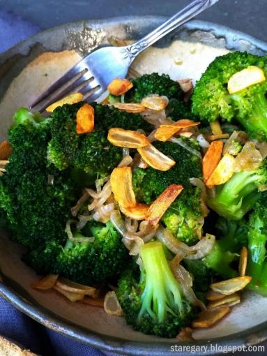 Zdjęcie - Brokuły z sosem ostrygowym - Przepisy kulinarne ze zdjęciami